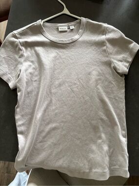 Babaton Short Sleeve Crewneck Tee in Light Gray